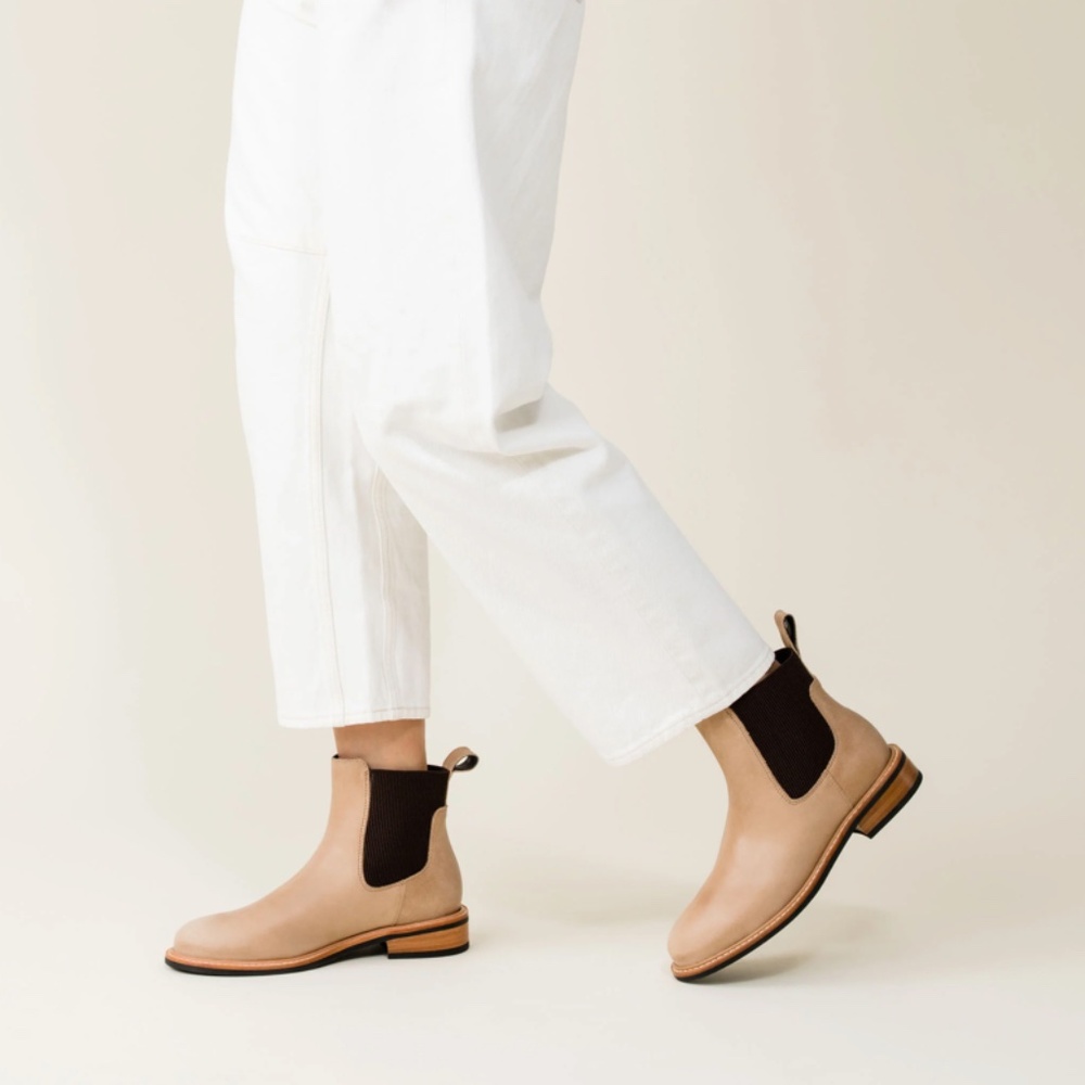 Size 8.5 Very Lightly Used Nisolo Almond Carmen Chelsea Boot 2.0